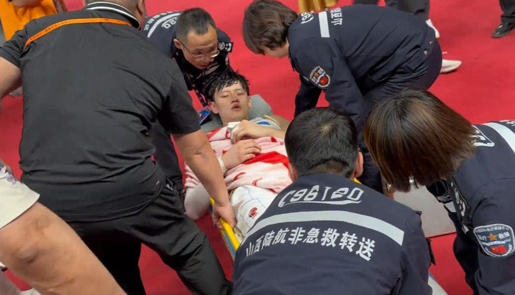 江南体育APP-关于弗赖堡球员受伤频发，铁血拼搏未曾停歇的信息